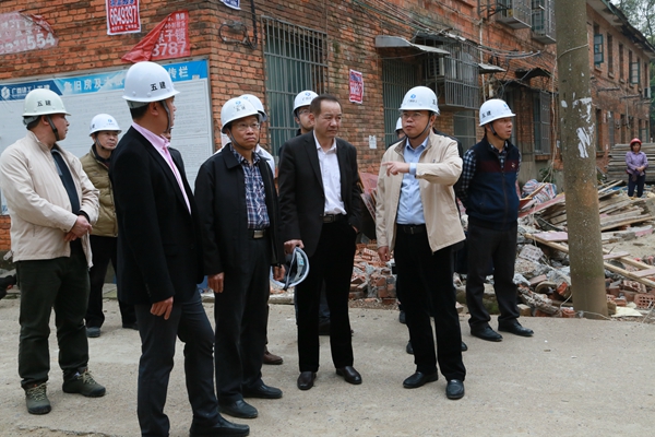 五建老总_天津建科机械老总图片(3)