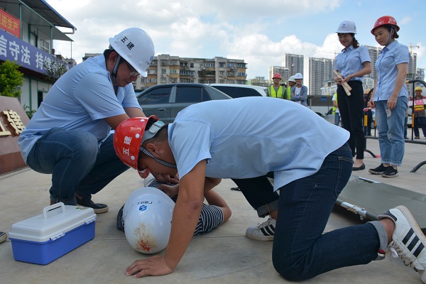 市政分公司开展高处坠落事故应急救援演练